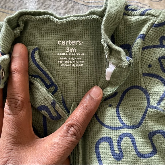 Bundle of animal onesies 0-3 M - Picture 3 of 7